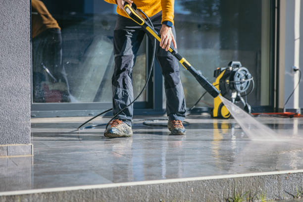 Animal Enclosure Cleaning in Bloomfield, IN
